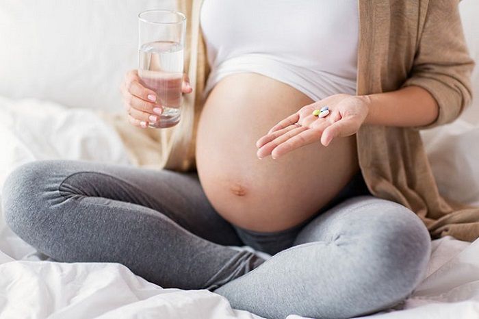 Bà bầu uống nước chè xanh có thể chống lại bệnh tật khi mang thai