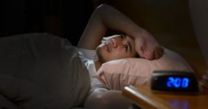 Căng thẳng, mất ngủ cũng có thể gián tiếp gây tăng cân